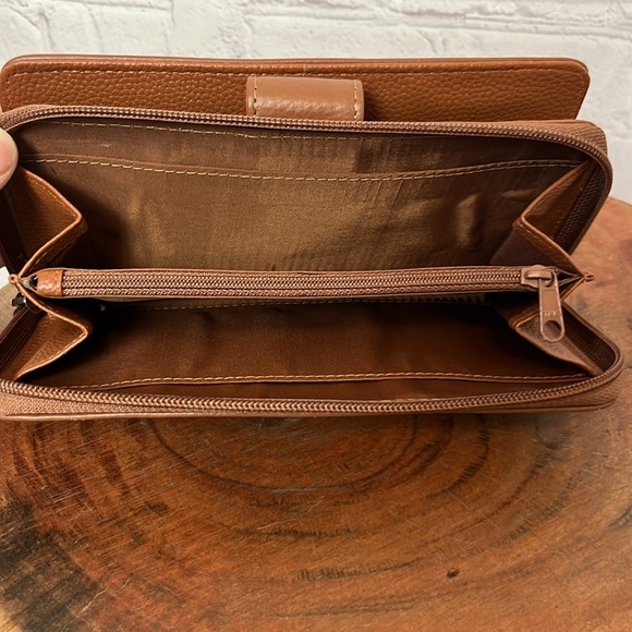 Giani Bernini Softy Leather All in One Wallet - Picture 7 of 13